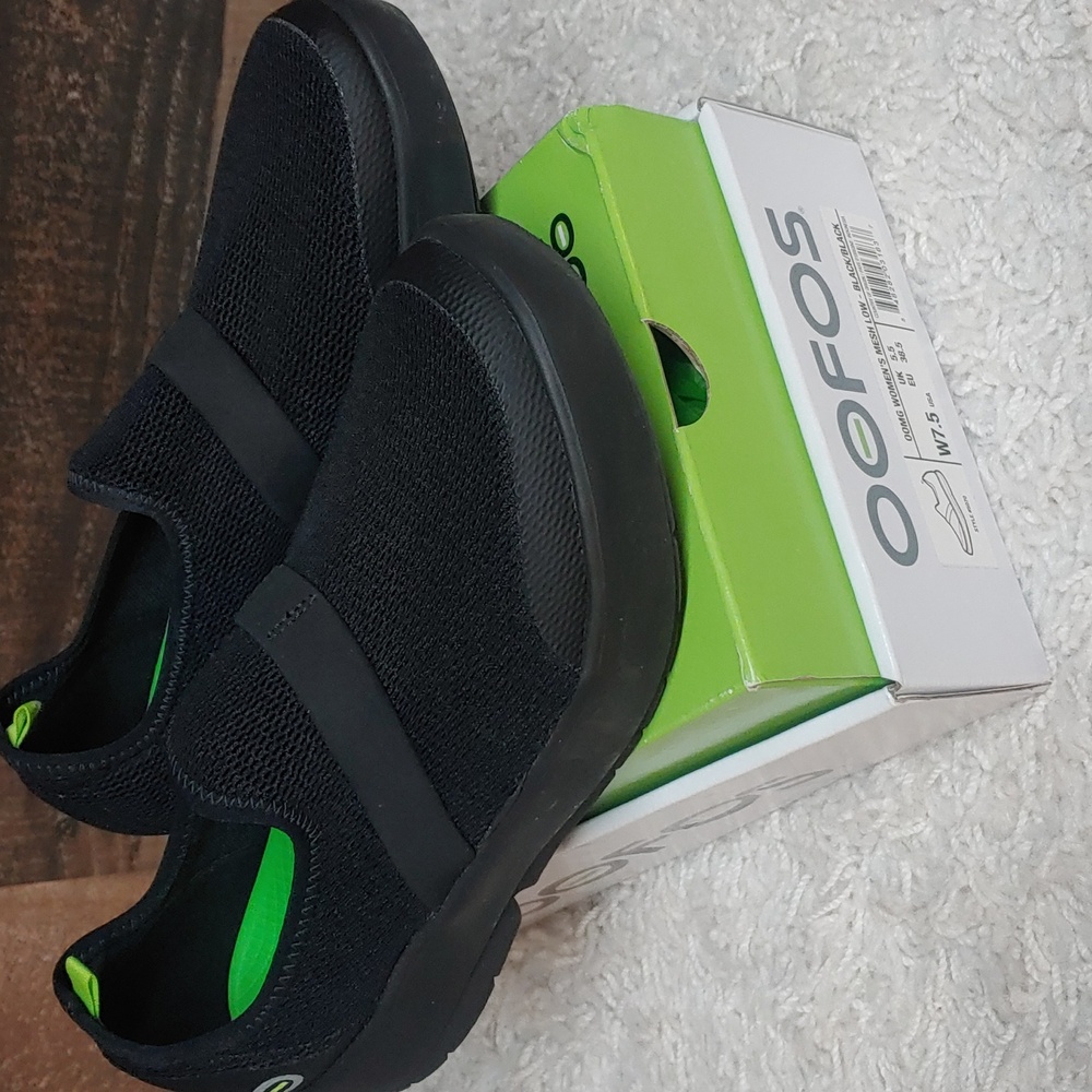 Oofos womens mesh low shoe 7.5